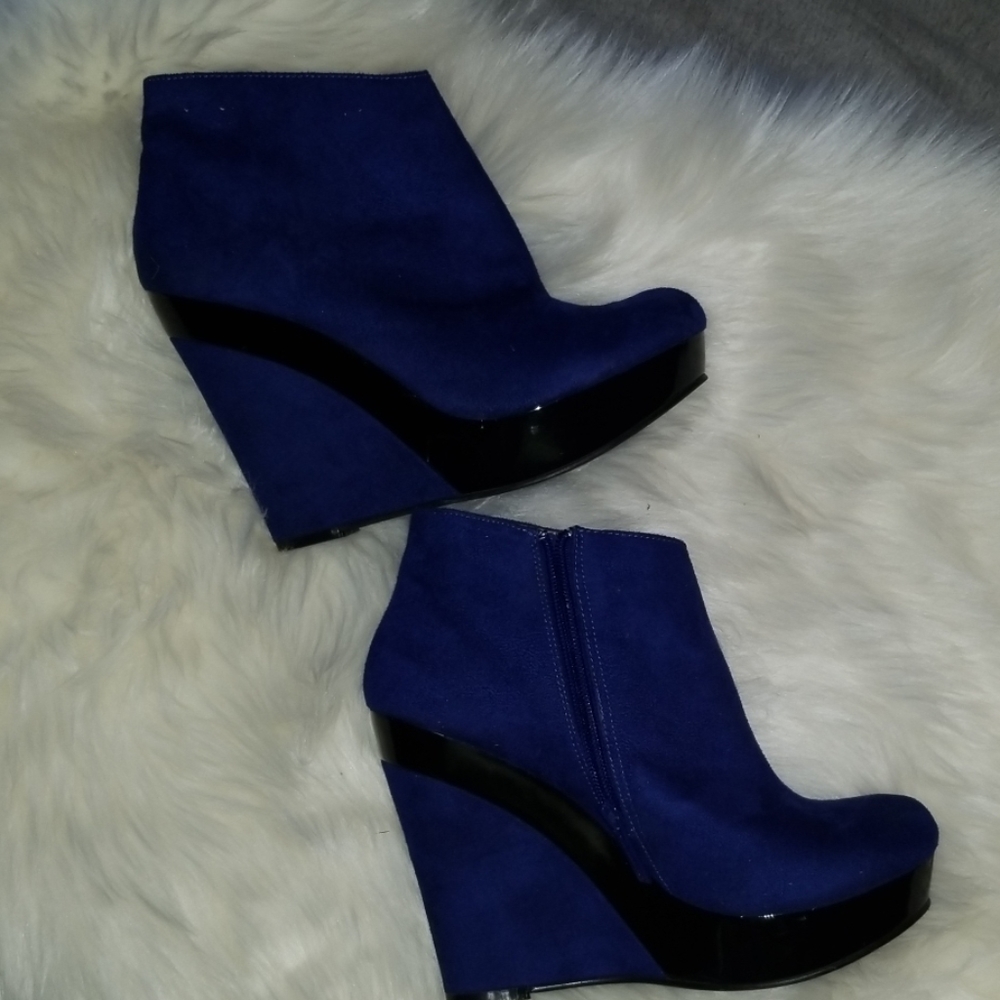 Blue Wedges